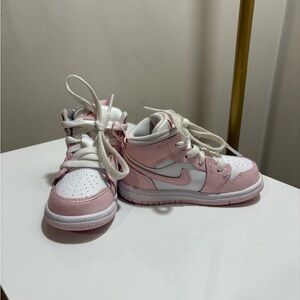 Nike Kids Sneakers in Pink and White